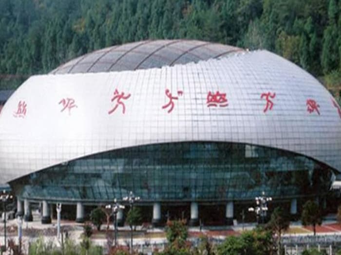 忻州体育中心球形网架加工安装